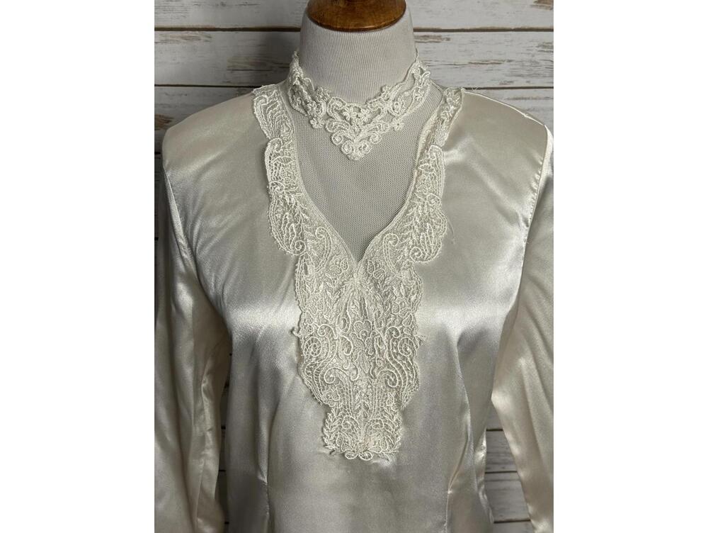 Vintage Victorian ivory satin w/ lace bib high neck long sleeve blouse Size 8 - Picture 6 of 6